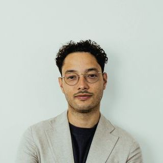 Dr Ashton Barnett-Vanes